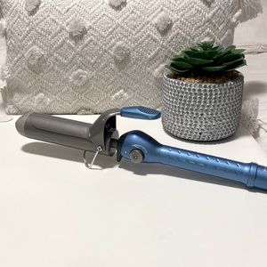 BabylissPro Titanium 1 1/2 inch curling iron.